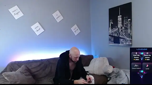 Snapshot of MaxRouger chatting on October 28, 9:13 am MaxRouger online show from October 28, 9:13 am