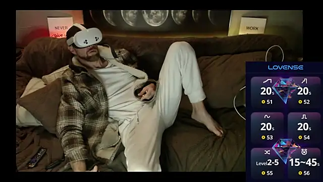 Snapshot of MaxRouger chatting on November 7, 12:27 pm MaxRouger online show from November 7, 12:27 pm