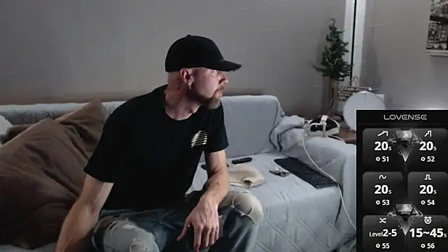 Snapshot of MaxRouger chatting on November 23, 9:36 pm MaxRouger online show from November 23, 9:36 pm