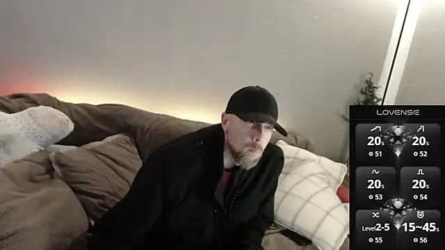 Snapshot of MaxRouger chatting on December 5, 6:44 am MaxRouger online show from December 5, 6:44 am