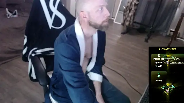 Snapshot of MaxRouger chatting on March 1, 3:58 pm MaxRouger online show from March 1, 3:58 pm