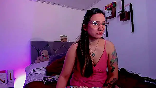 vanessabrown  online show from January 14, 5:18 pm