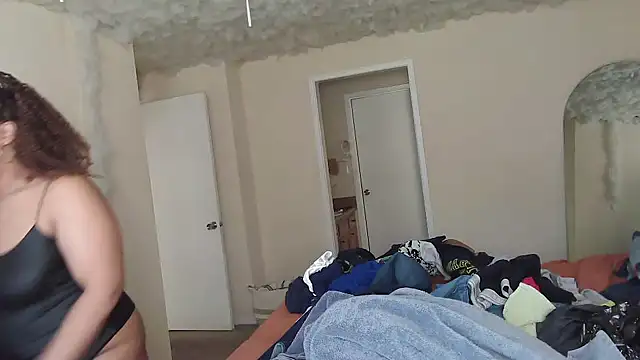 EntitledMistress online show from February 24, 5:00 pm