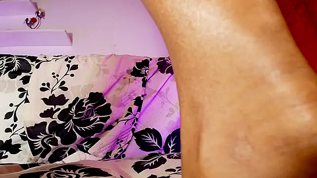 sofi decker online show from February 22, 9:23 am