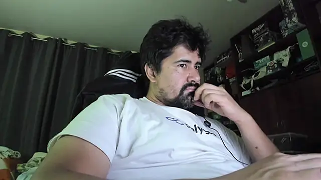 Snapshot of VonDoomdelToro chatting on June 11, 6:44 am VonDoomdelToro online show from June 11, 6:44 am