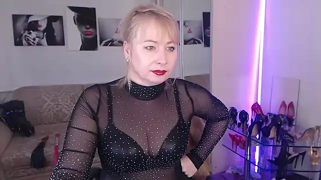 Snapshot of MistressMilfa chatting on February 28, 10:52 am MistressMilfa online show from February 28, 10:52 am