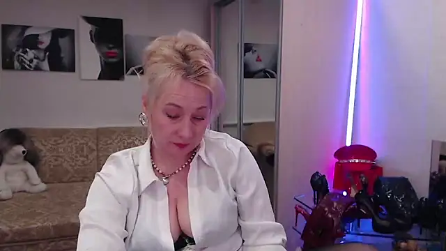 MistressMilfa online show from January 10, 5:26 pm