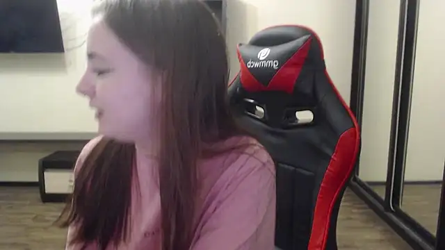 Snapshot of Laralianna chatting on December 25, 7:34 pm Laralianna online show from December 25, 7:34 pm