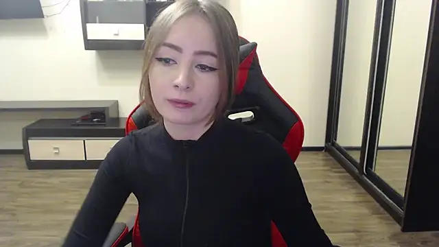 Snapshot of Laralianna chatting on January 4, 5:58 pm Laralianna online show from January 4, 5:58 pm