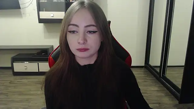 Snapshot of Laralianna chatting on January 5, 1:35 am Laralianna online show from January 5, 1:35 am