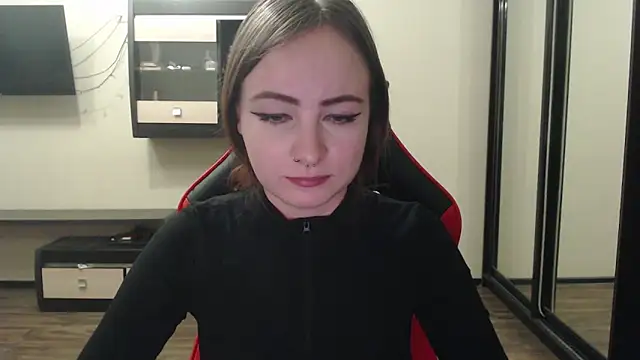 Snapshot of Laralianna chatting on February 9, 3:12 pm Laralianna online show from February 9, 3:12 pm