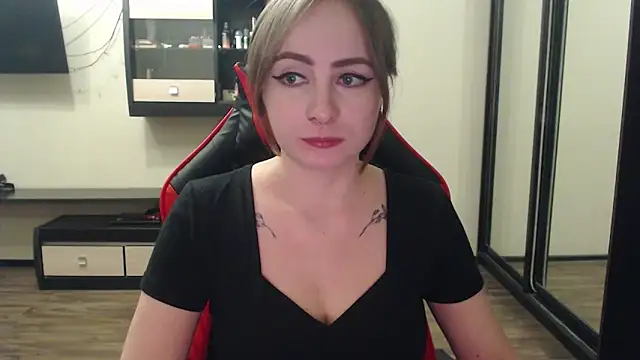 Snapshot of Laralianna chatting on February 23, 5:29 pm Laralianna online show from February 23, 5:29 pm