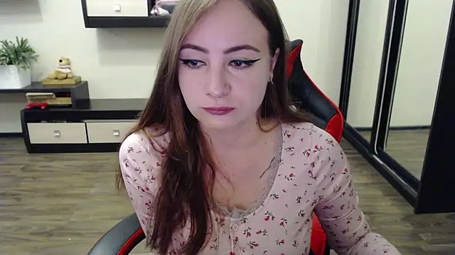 Snapshot of Laralianna chatting on September 10, 8:14 am Laralianna online show from September 10, 8:14 am