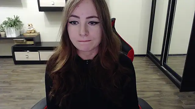 Snapshot of Laralianna chatting on September 22, 11:45 am Laralianna online show from September 22, 11:45 am