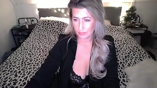 Snapshot of TessToy chatting on January 6, 5:16 pm TessToy online show from January 6, 5:16 pm