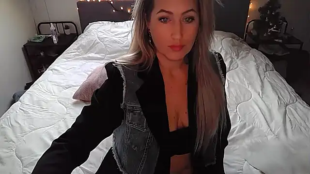 Snapshot of TessToy chatting on January 9, 11:03 am TessToy online show from January 9, 11:03 am