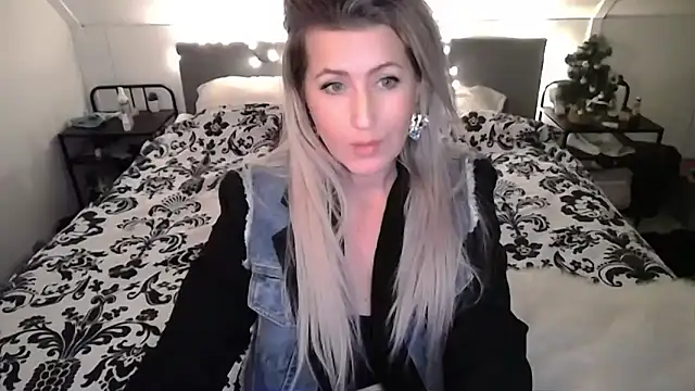 Snapshot of TessToy chatting on January 9, 5:33 pm TessToy online show from January 9, 5:33 pm