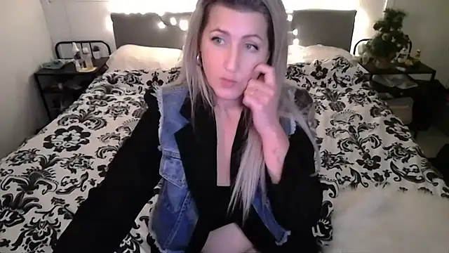 Snapshot of TessToy chatting on January 16, 8:22 am TessToy online show from January 16, 8:22 am