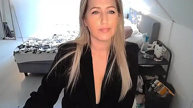 Snapshot of TessToy chatting on January 28, 5:24 pm TessToy online show from January 28, 5:24 pm