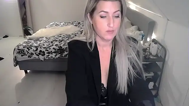 Snapshot of TessToy chatting on January 29, 5:56 pm TessToy online show from January 29, 5:56 pm