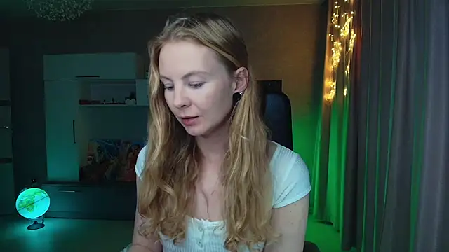 Snapshot of Cuddle_Cat chatting on November 24, 1:55 pm Cuddle Cat online show from November 24, 1:55 pm