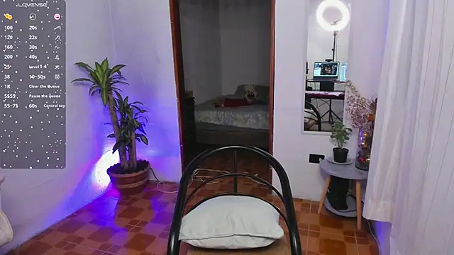 Snapshot of KiaMiller chatting on February 18, 8:14 pm KiaMiller online show from February 18, 8:14 pm