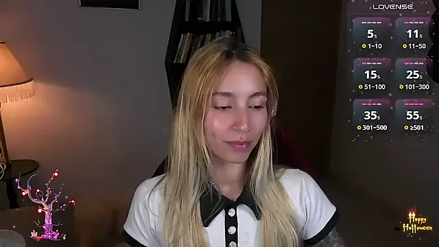 Saucy Jenn online show from October 30, 5:09 am