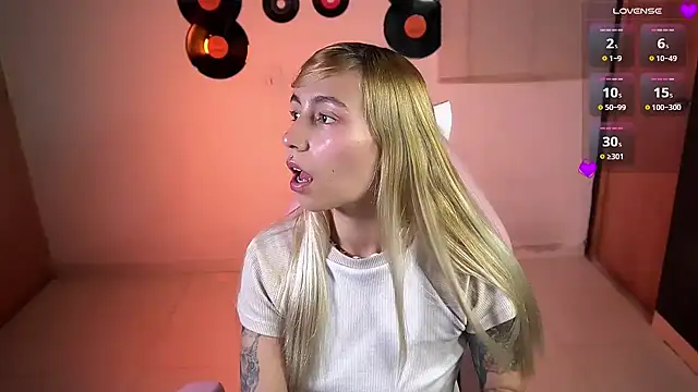 Saucy Jenn online show from March 20, 3:33 am