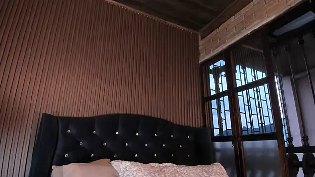 JuliaDawson  online show from March 26, 11:10 pm