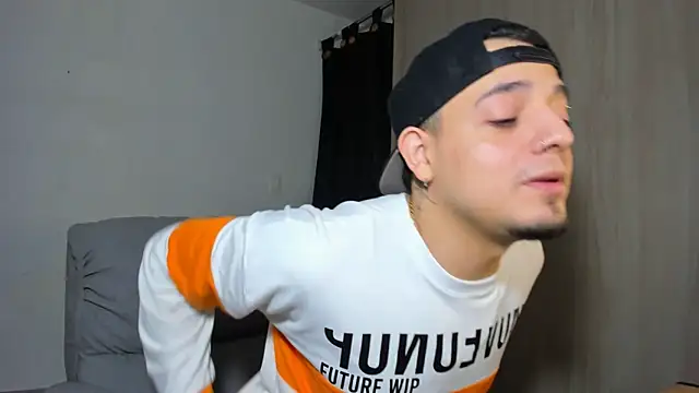 alejandro calderon1 online show from March 11, 5:38 am