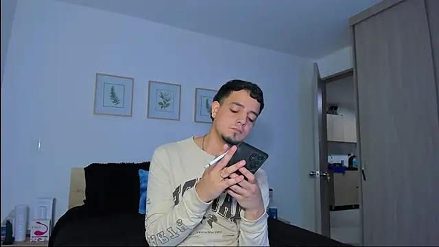 alejandro calderon1 online show from December 16, 3:33 am