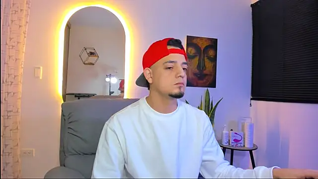 Snapshot of alejandro_calderon1 chatting on February 2, 5:28 am alejandro calderon1 online show from February 2, 5:28 am