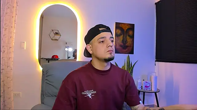 Snapshot of alejandro_calderon1 chatting on February 4, 10:15 pm alejandro calderon1 online show from February 4, 10:15 pm