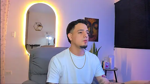 Snapshot of alejandro_calderon1 chatting on February 9, 4:16 am alejandro calderon1 online show from February 9, 4:16 am