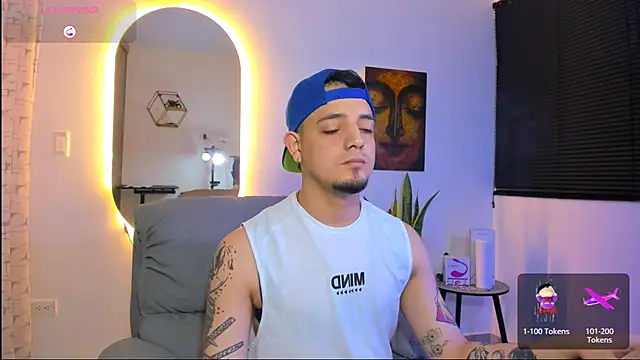 Snapshot of alejandro_calderon1 chatting on February 11, 3:44 am alejandro calderon1 online show from February 11, 3:44 am