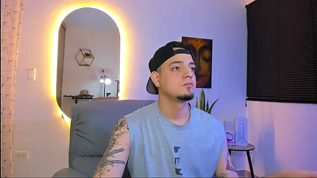 Snapshot of alejandro_calderon1 chatting on February 14, 3:58 am alejandro calderon1 online show from February 14, 3:58 am