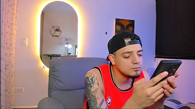 Snapshot of alejandro_calderon1 chatting on February 16, 5:36 am alejandro calderon1 online show from February 16, 5:36 am