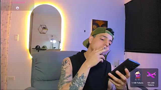 Snapshot of alejandro_calderon1 chatting on February 20, 6:26 am alejandro calderon1 online show from February 20, 6:26 am