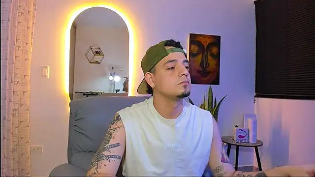 Snapshot of alejandro_calderon1 chatting on February 24, 2:42 am alejandro calderon1 online show from February 24, 2:42 am