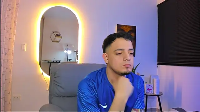 Snapshot of alejandro_calderon1 chatting on March 1, 4:03 am alejandro calderon1 online show from March 1, 4:03 am