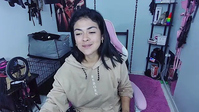 Hannah-grace online show from January 10, 1:02 pm