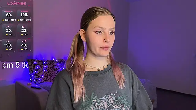 Chanel Gill online show from February 2, 8:30 pm