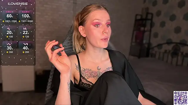 Chanel Gill online show from October 31, 6:31 pm