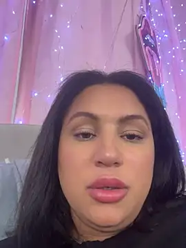 MeghanXO online show from March 16, 3:28 pm