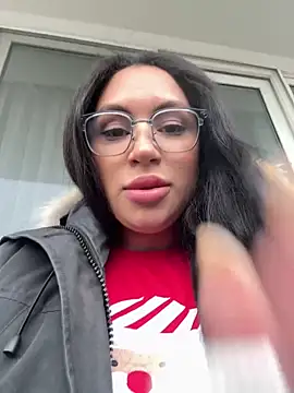 MeghanXO online show from December 16, 2:55 pm