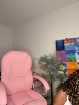 Snapshot of stormyy_ chatting on April 30, 1:01 am stormyy online show from April 30, 1:01 am