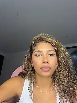 Snapshot of stormyy_ chatting on June 3, 11:32 pm stormyy online show from June 3, 11:32 pm