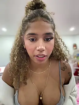 Snapshot of stormyy_ chatting on June 9, 1:17 am stormyy online show from June 9, 1:17 am