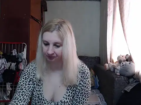 BustyBlond online show from January 31, 9:05 am
