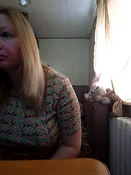 Snapshot of BustyBlond chatting on April 25, 4:48 am BustyBlond online show from April 25, 4:48 am